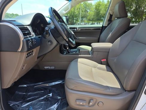 Used 2022 Lexus GX 460 Luxury w/ Sport Design Package AWD/4WD image 25