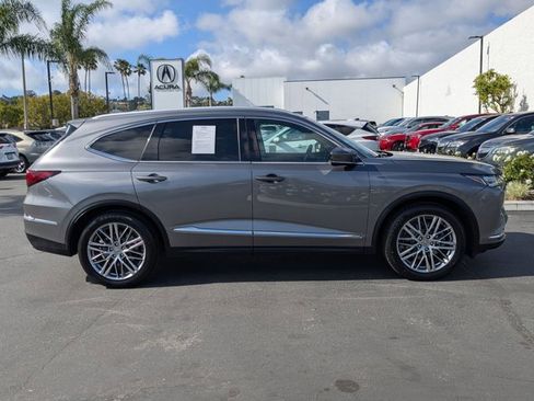 Used 2023 Acura MDX SH-AWD w/ Advance Package image 4