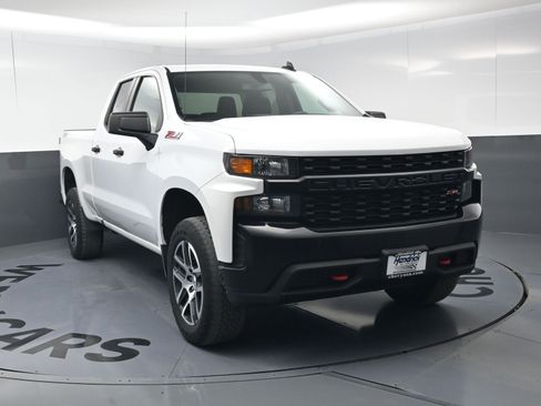 Used 2019 Chevrolet Silverado 1500 Custom Trail Boss w/ Custom Convenience Package image 3