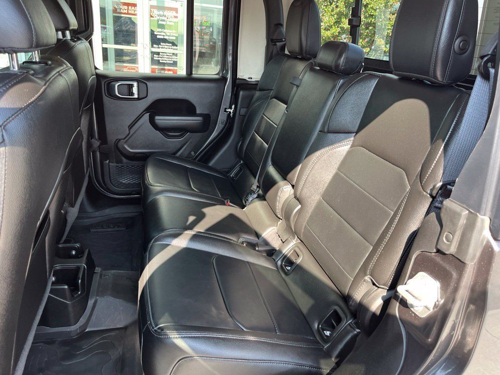 Used 2023 Jeep Gladiator Mojave AWD/4WD image 16