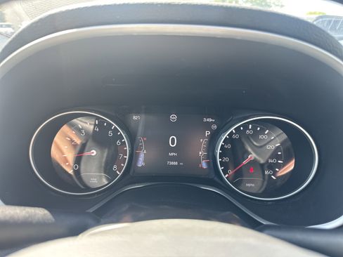 Used 2018 Jeep Compass Latitude w/ Popular Equipment Group FWD image 24