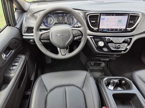 New 2026 Chrysler Pacifica Select w/ S Appearance Package FWD image 8