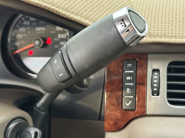 Used 2013 Chevrolet Tahoe LTZ RWD image 28