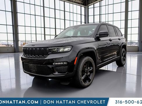 Used 2023 Jeep Grand Cherokee Limited w/ Black Appearance Package AWD/4WD image 32