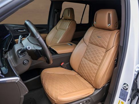 Used 2023 Cadillac Escalade Sport w/ LPO, ONYX Package AWD/4WD image 7