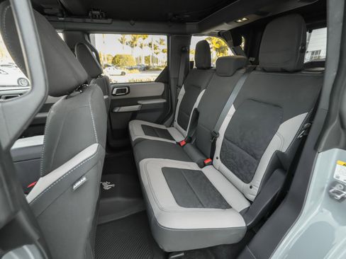 Used 2023 Ford Bronco Wildtrak image 34