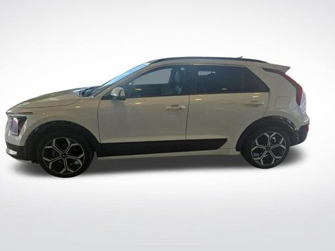Used 2023 Kia Niro EX Touring FWD image 2