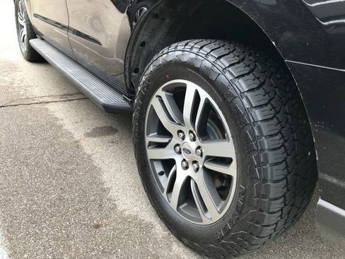 Used 2024 Ford Expedition Limited image 12