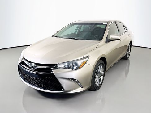 Used 2017 Toyota Camry SE FWD image 4