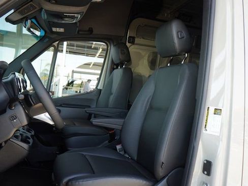 New 2025 Mercedes-Benz Sprinter 2500 image 21