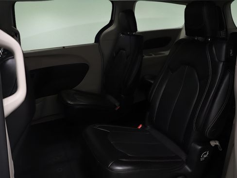 Certified 2023 Chrysler Pacifica Touring-L FWD image 13
