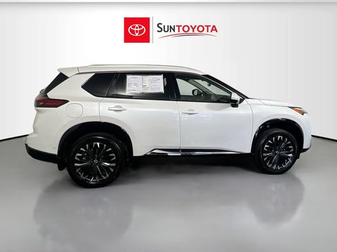 Used 2024 Nissan Rogue Platinum w/ Platinum Premium Package AWD/4WD image 2