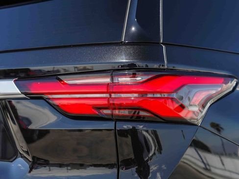 Used 2023 Chevrolet Traverse Premier image 10