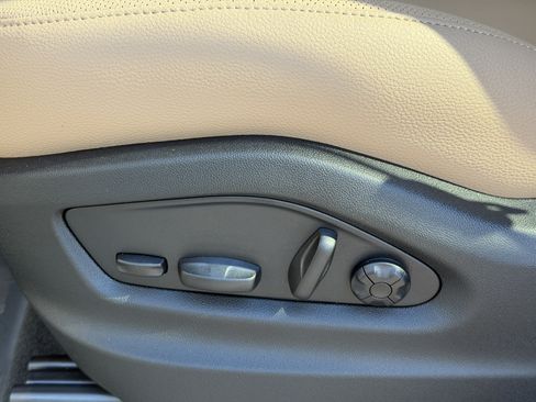 Certified 2026 Porsche Cayenne AWD/4WD image 22