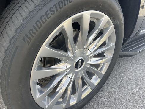 Used 2022 Cadillac Escalade Premium Luxury image 2