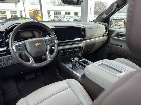 Used 2022 Chevrolet Silverado 1500 LTZ image 22
