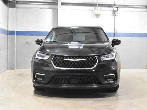 Used 2023 Chrysler Pacifica Touring-L FWD image 30
