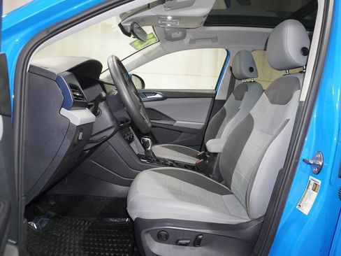 Used 2023 Volkswagen Taos SE w/ Panoramic Sunroof Package AWD/4WD image 10