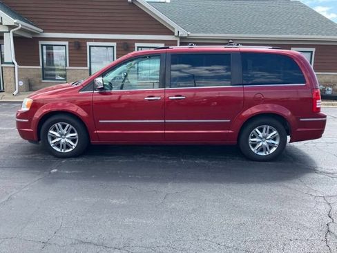 Used 2009 Chrysler Town & Country Limited w/ Entertainment Group #3 FWD image 7