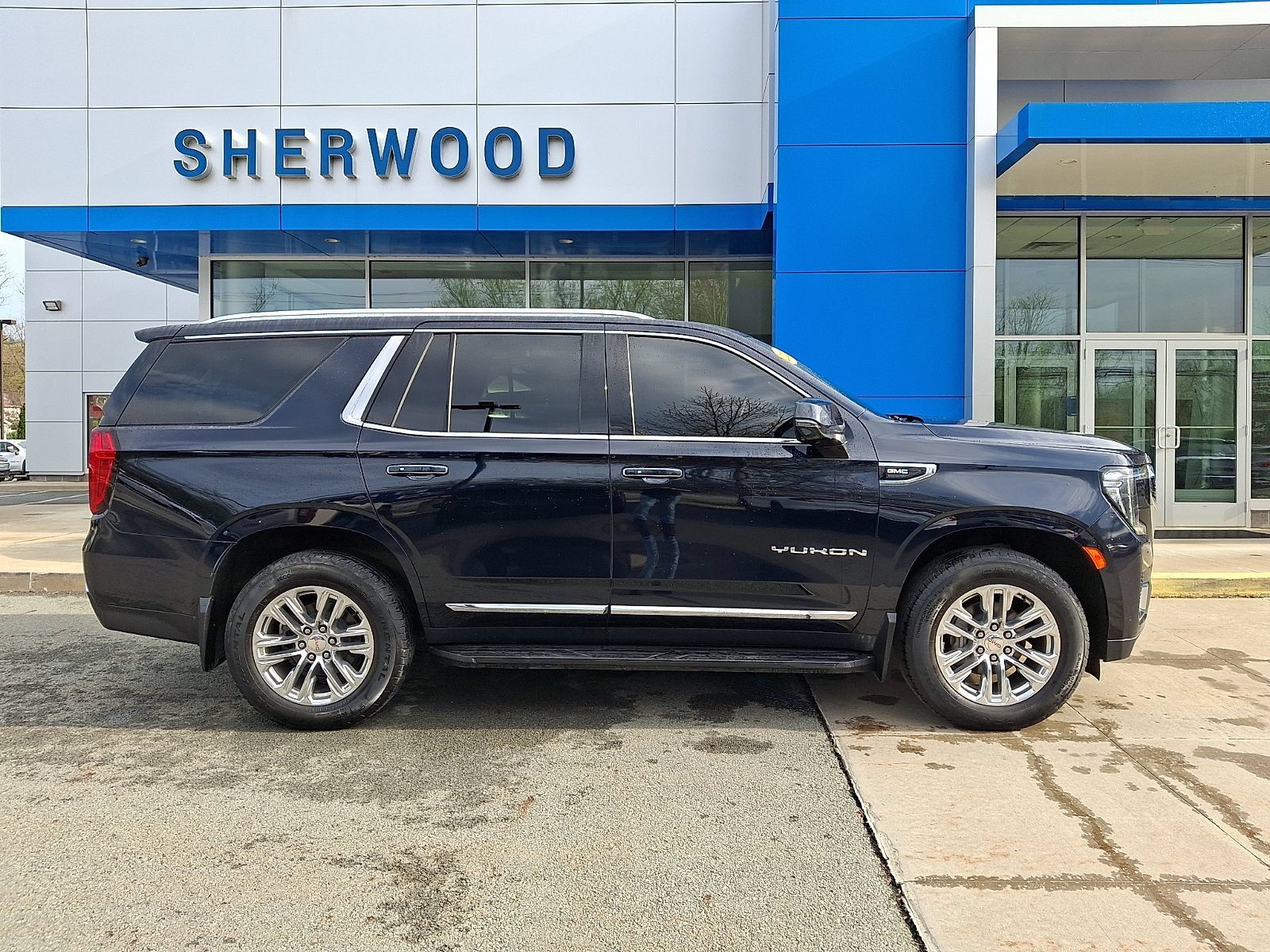 Used 2022 GMC Yukon SLT w/ SLT Luxury Package AWD/4WD image 7