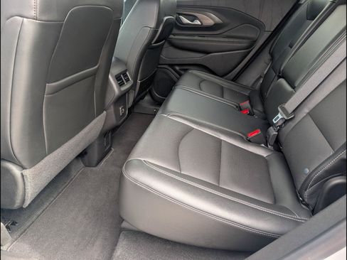Used 2023 GMC Terrain SLT w/ Tech Package FWD image 12