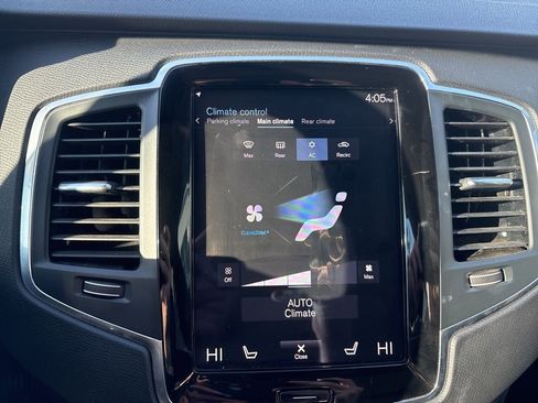 Certified 2022 Volvo XC90 T8 Inscription Expression w/ Climate Package image 24