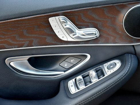 Used 2019 Mercedes-Benz C 300 4MATIC Sedan image 7