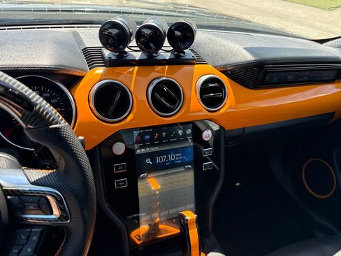 Used 2018 Ford Mustang GT Premium w/ Black Accent Package RWD image 20