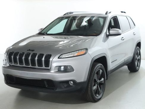 Used 2016 Jeep Cherokee High Altitude w/ Luxury Group AWD/4WD image 3