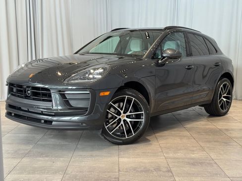 Certified 2025 Porsche Macan image 1