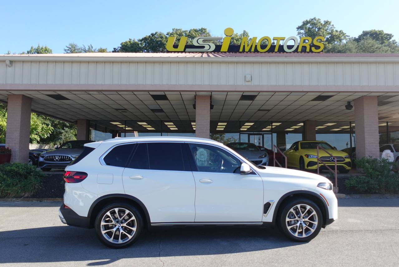 Used 2024 BMW X5 xDrive40i w/ Parking Assistance Package AWD/4WD image 22