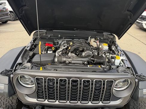 Used 2024 Jeep Wrangler Unlimited Rubicon w/ Convenience Group AWD/4WD image 26