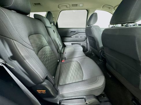 Used 2025 Nissan Pathfinder SV FWD image 34