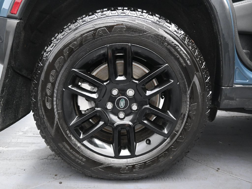 Used 2024 Land Rover Defender 110 S AWD/4WD image 32