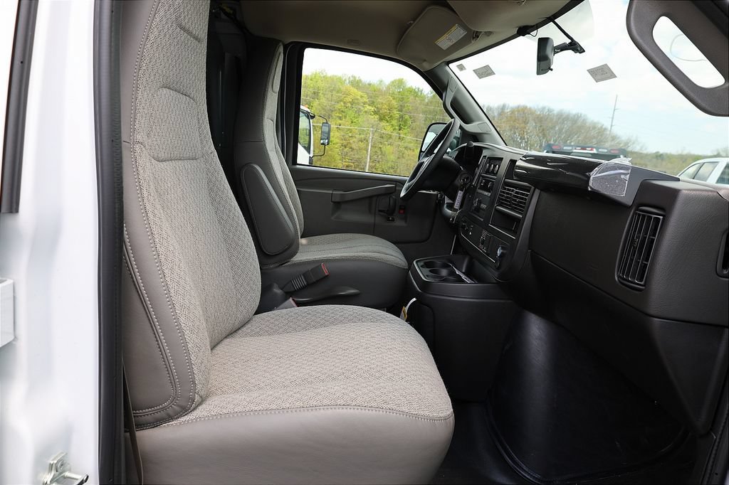 New 2026 Chevrolet Express 2500 w/ Driver Convenience Package RWD image 19