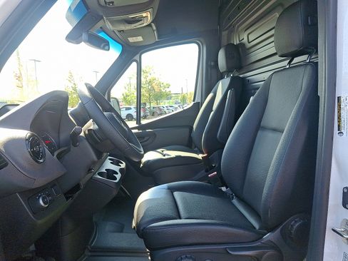 New 2025 Mercedes-Benz Sprinter 2500 image 10