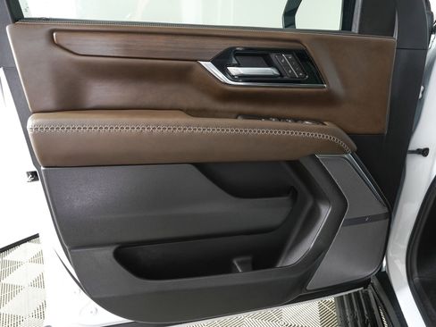 Used 2026 GMC Yukon Denali Ultimate AWD/4WD image 17