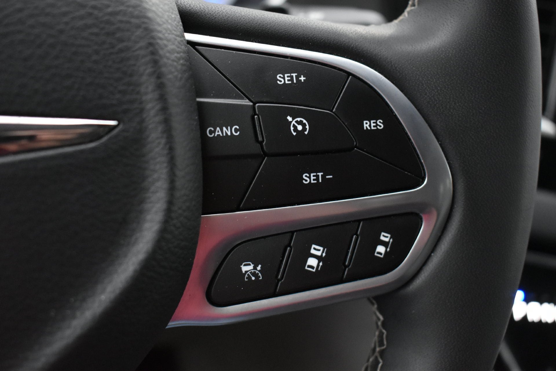 Used 2024 Chrysler Pacifica Touring-L FWD image 21