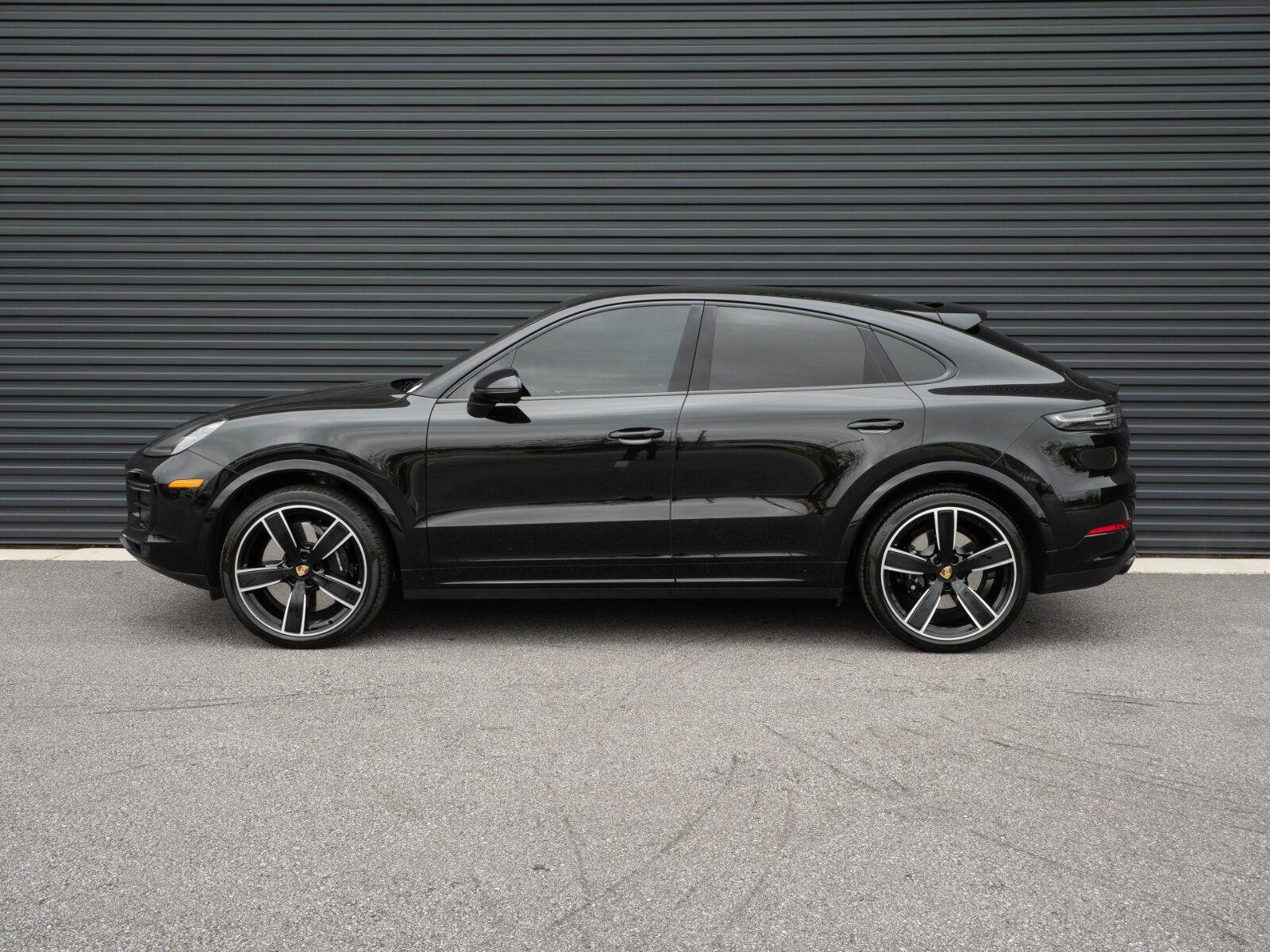 Certified 2023 Porsche Cayenne Turbo AWD/4WD image 2