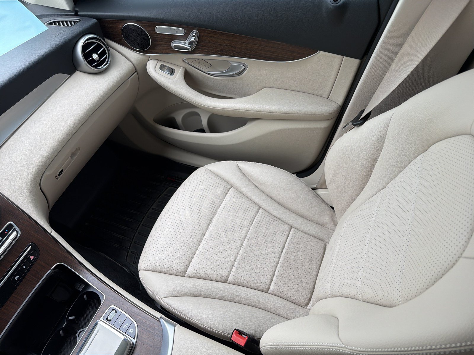 Used 2022 Mercedes-Benz GLC 300 4MATIC image 24