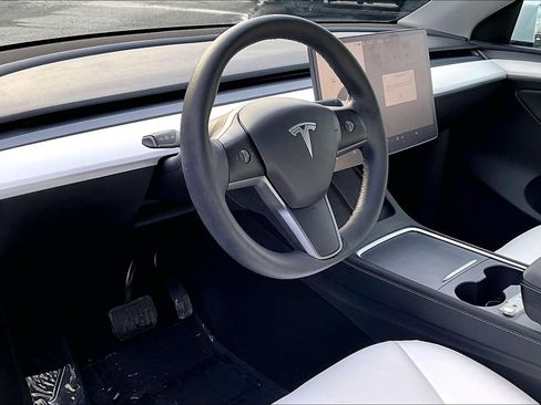 Used 2023 Tesla Model Y Long Range image 13