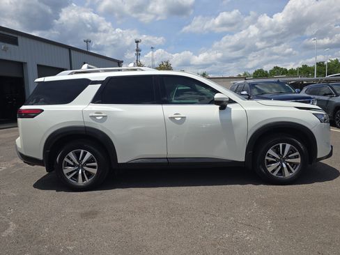 Used 2022 Nissan Pathfinder SL FWD image 9