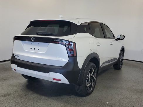 Used 2025 Nissan Kicks SV image 6