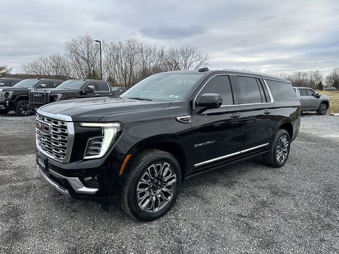 Used 2025 GMC Yukon XL Denali w/ Sun & Power Step Package image 10