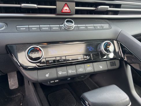 Used 2024 Hyundai Elantra SEL w/ Convenience Package image 10