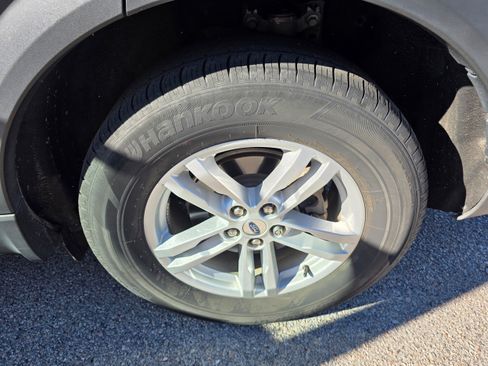 Used 2021 Ford Explorer XLT w/ Equipment Group 202A image 14