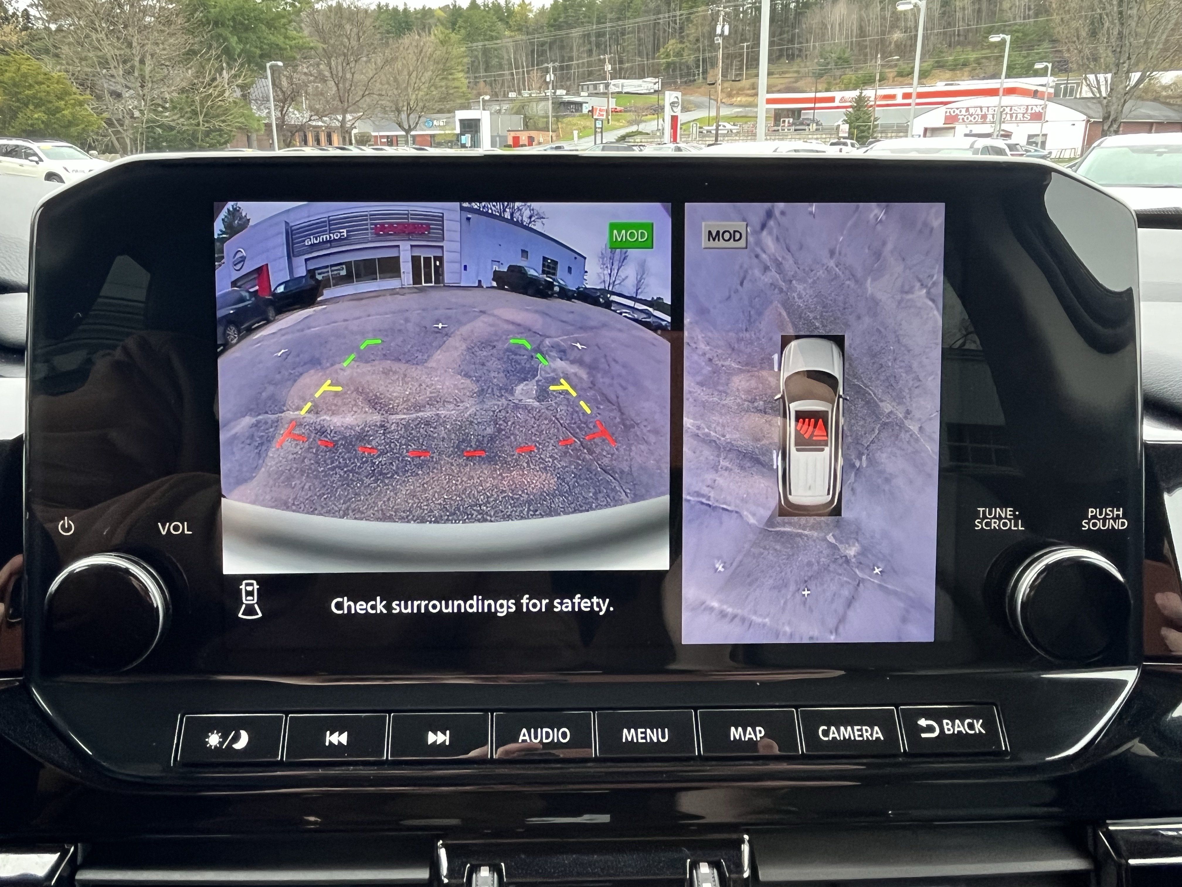 Used 2025 Nissan Pathfinder SL AWD/4WD image 23