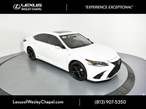Used 2022 Lexus ES 300h F Sport image 2
