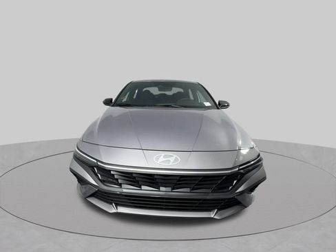 Used 2025 Hyundai Elantra SEL FWD image 3