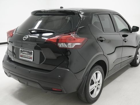 Used 2020 Nissan Kicks S image 4